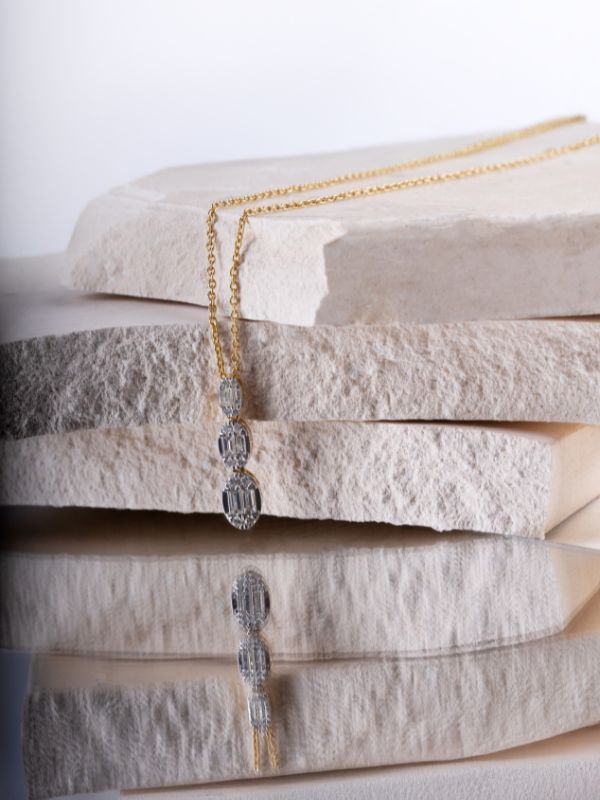 Necklaces & Pendants